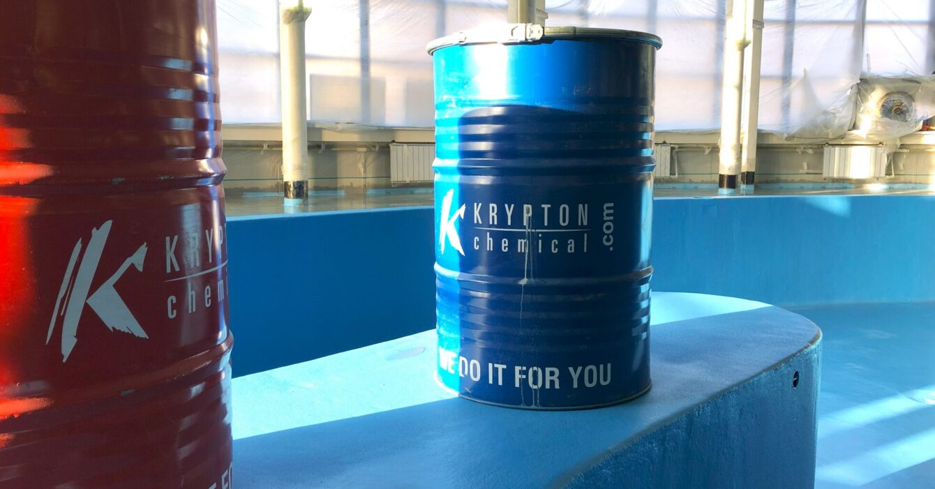 Bidones en piscina_Rusia (1)